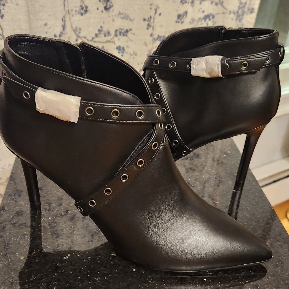 Nine West Wnen Joy Bootie, Black, Size 10